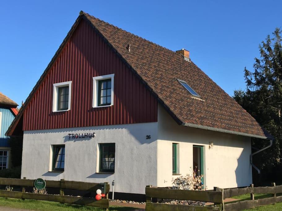 Trollhus - Grosses Familienfreundliches Ferienhaus Born Zewnętrze zdjęcie