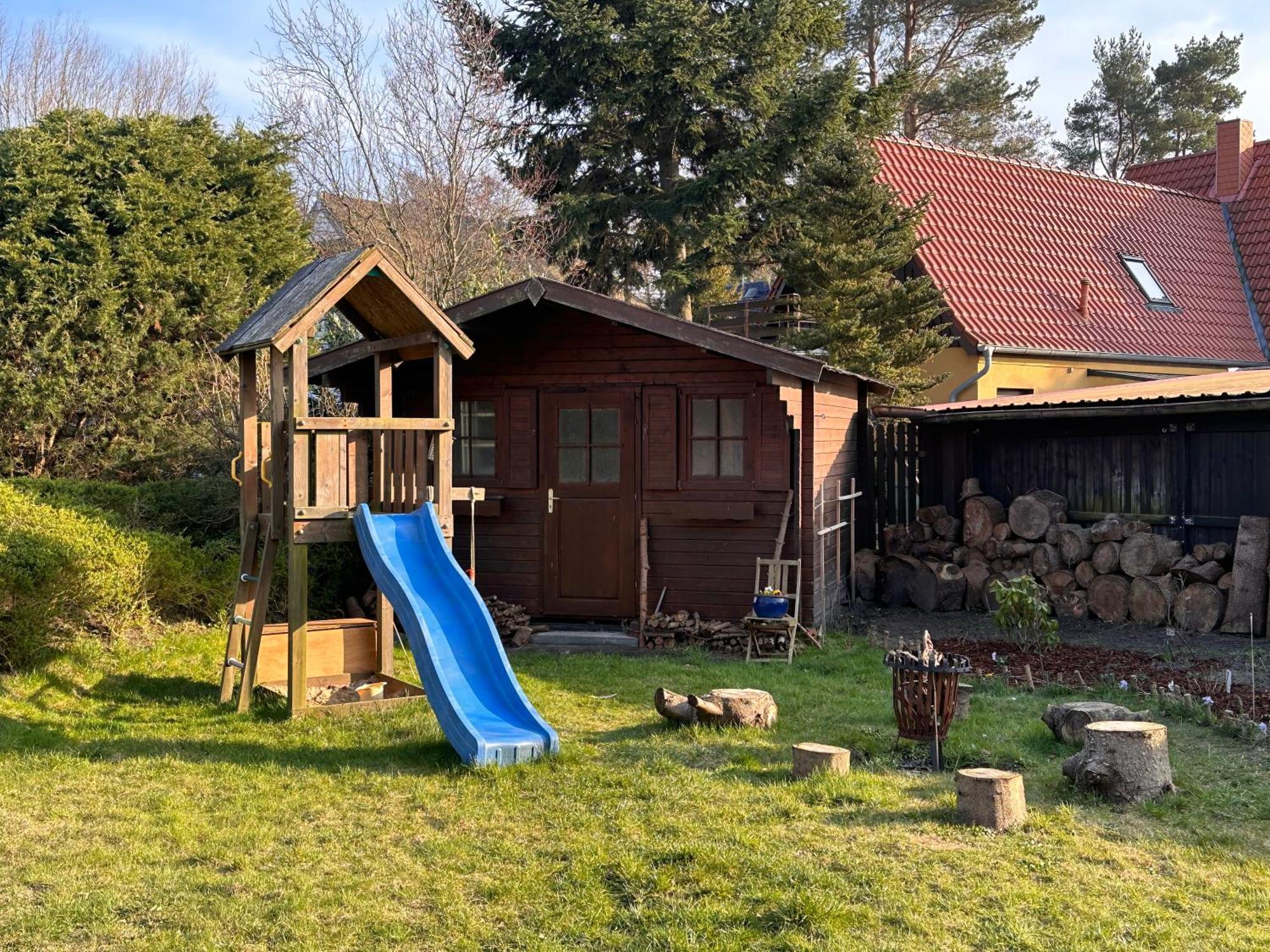 Trollhus - Grosses Familienfreundliches Ferienhaus Born Zewnętrze zdjęcie